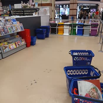 Büyük Alışveriş Arabalarının Yokluğu Ve Kasa Konveyör Bantının Çalışmaması