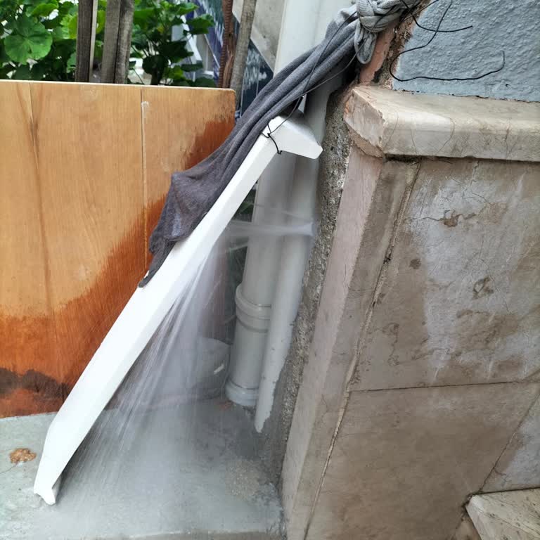 Osmangazi'de Kırık Su Borusu İhmal Ediliyor, Acil Müdahale Talep Ediliyor