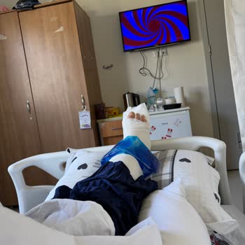 A101 Şubesinde Palet Ve Köpek Nedeniyle Yaşadığım Düşüş Ve Bilek Kırığı, Maddi Ve Manevi Tazminat