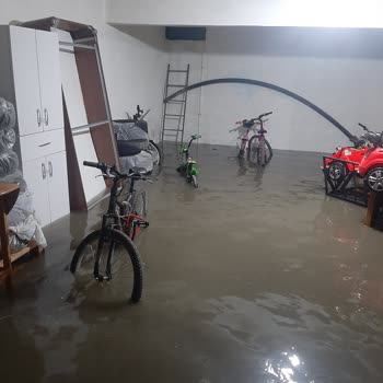 Sincan’da Altyapı Sorunu Nedeniyle Şiddetli Su Baskını Ve Yetkisiz Müdahale