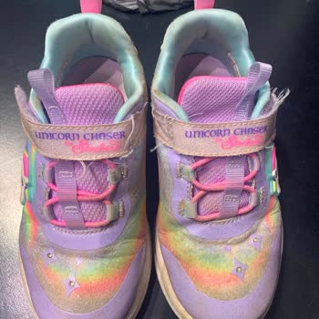 Kısa Sürede Çocuk Ayakkabısında Ciddi Yıpranma Ve Üretim Hatası