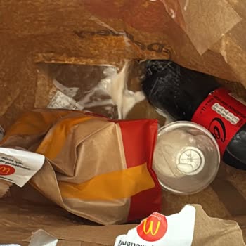 Milkshake’in Dökülmesi Nedeniyle Yemeklerin Islanması Ve İade Reddi