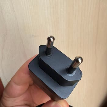 Aşırı Isınan USB-C Şarj Adaptörü Güvenlik Tehlikesi Oluşturuyor