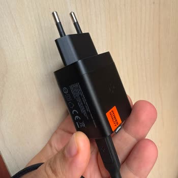 Aşırı Isınan USB-C Şarj Adaptörü Güvenlik Tehlikesi Oluşturuyor