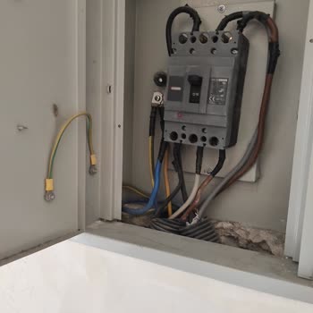 Trafo Patlaması Sonrası Apartmanda Asansör, Zil Ve İnternet Kesintisi, Şikayetimize Geri Dönülmüyor