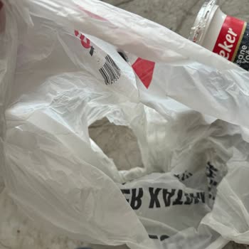 Defolu Alışveriş Torbaları Nedeniyle Ürün Dökülmesi Ve Cevapsız Müşteri Hizmetleri