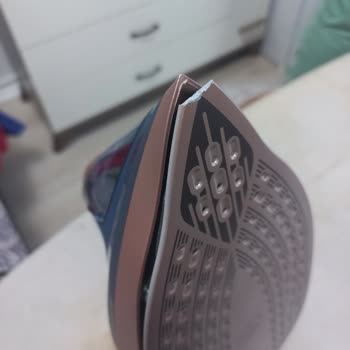 Philips Azur 8000 Ütü Tabanı 50 Santimetre Düşüşte Kırıldı: Garanti İstiyorum