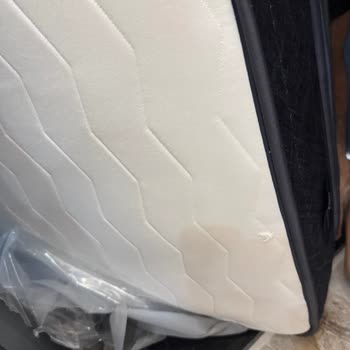 Teslim Aldığım Yatakta Yırtık Ve Dikiş Söküğü Hızlı Değişim Talebi