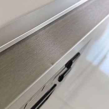 Fabrika Çıkışı Hasarlı Bulaşık Makinesi Kapak İçindeki Hasar Ve Değişim Talebi
