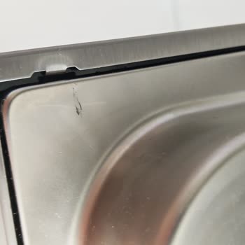 Fabrika Çıkışı Hasarlı Bulaşık Makinesi Kapak İçindeki Hasar Ve Değişim Talebi