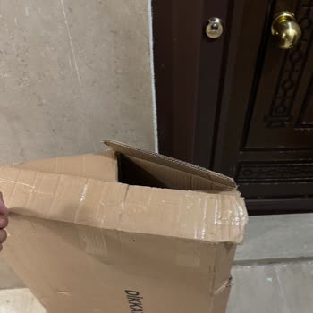 Kurye İznim Olmadan Asansöre Bıraktığı Pakette Hasar Oluştu
