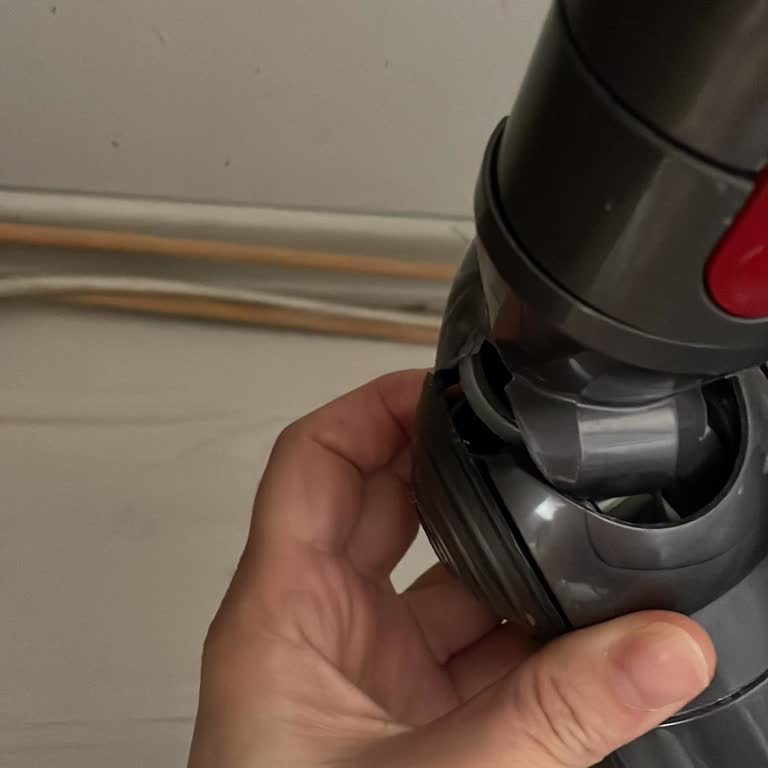 Dyson V8 Süpürge Başlığındaki Kırık İçin Garanti Kapsamı Talebi