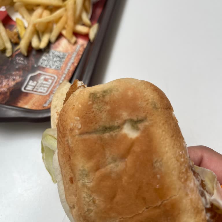 Burger King Şubesinde Küflü Ekmekle Karşılaşılan Hijyen İhlali