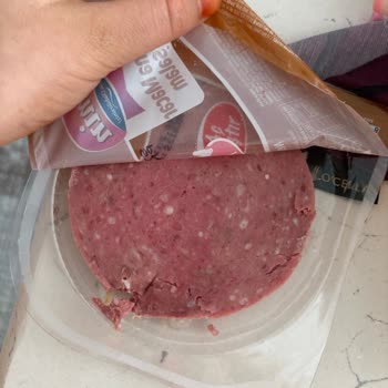 BİM Son Kullanma Tarihi Geçmemiş Salam Küflenmiş Ve Sağlık Riski Taşıyor