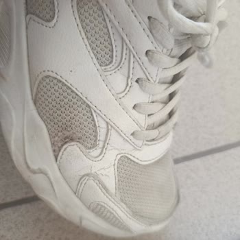 Skechers Ayakkabıda Tek Tek Patlama, Mağaza Yokluğunda İade Sorunu