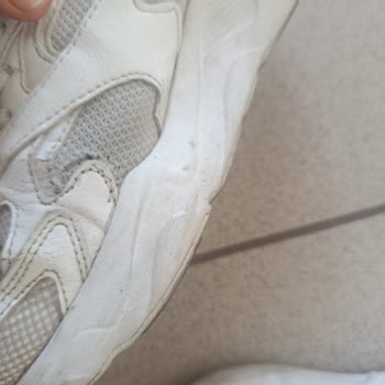 Skechers Ayakkabıda Tek Tek Patlama, Mağaza Yokluğunda İade Sorunu