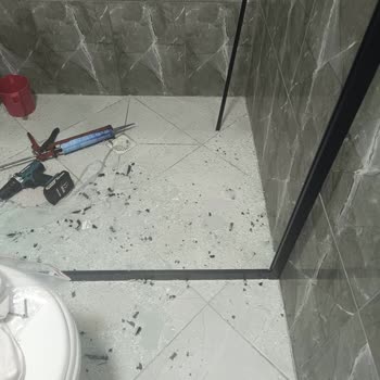 İnce Camlı Duş Kabini Patladı Ve Yaralanmaya Neden Oldu, Hepsiburada Yanıt Vermedi