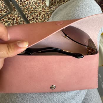 Miu Miu Gözlüğe Ödenen Orijinal Kutu Yerine Uygun Olmayan Kılıf Gönderildi