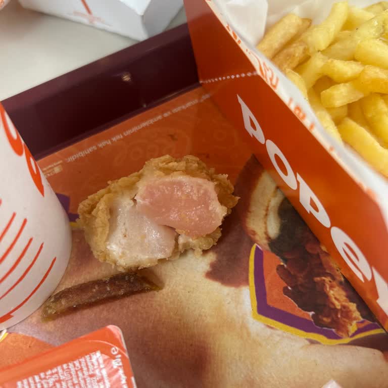 Popeyes Şubesinde Çiğ Nugget Ve İlgisiz Personel Şikayeti