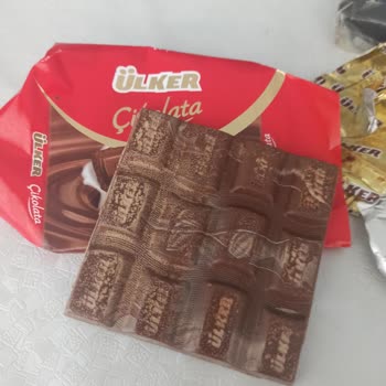 Migros Sanal Market'ten Bozuk Çikolata, Yanıltıcı Son Tüketim Tarihi