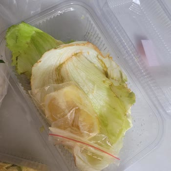 Çiğköfte Marulları Çürük, Limonlar Ezilmiş Ve Sos Eksik