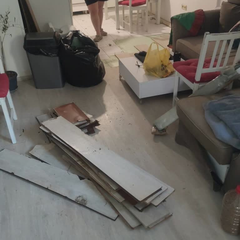 Hoover Bulaşık Makinesindeki Sürekli Arıza Ve Su Sızıntısı Nedeniyle Parkeler Zarar Gördü