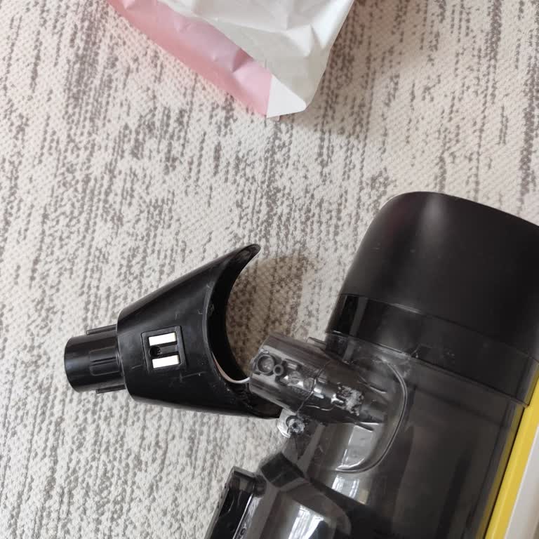Karcher C6 Şarjlı Süpürge Bağlantı Noktası Kırıldı Ve Garanti Reddi