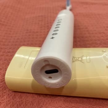 Sheland Şarjlı Diş Fırçası Kapak Eksikliği Ve Çalışmayan Zamanlayıcı