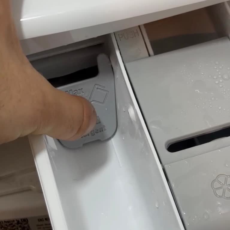 Electrolux Çamaşır Makinesinde Sıvı Deterjan Aparatı Çalışmadan Kazana Akıyor