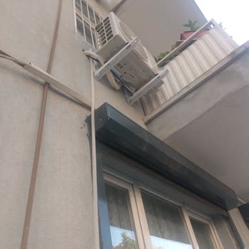 Samsung Klimasının Dış Ünitesindeki Hatalı Montaj Sürekli İnleme Sesine Yol Açıyor