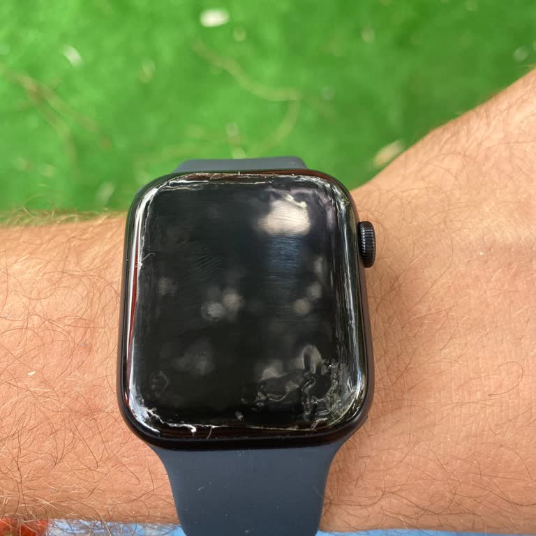Media Markt Apple Watch Ekran Koruyucusu Kayıyor Ve Ücretsiz Değişim Talebi