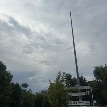 100. Yıl Parkı'nda Bayrağın Eksik Olması Ve Açıklama Talebi