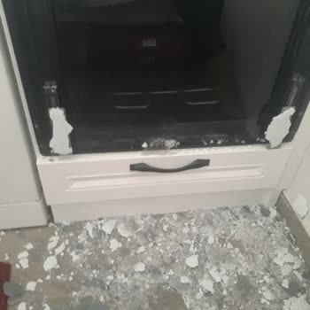 Kumtel Fırın Camı Patladı, Güvenlik Riski Ve Garanti Değişimi Talebi