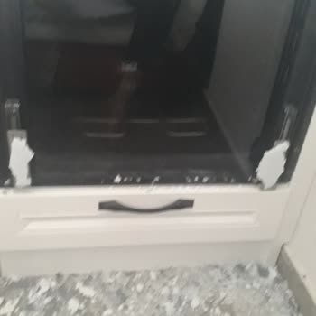Kumtel Fırın Camı Patladı, Güvenlik Riski Ve Garanti Değişimi Talebi
