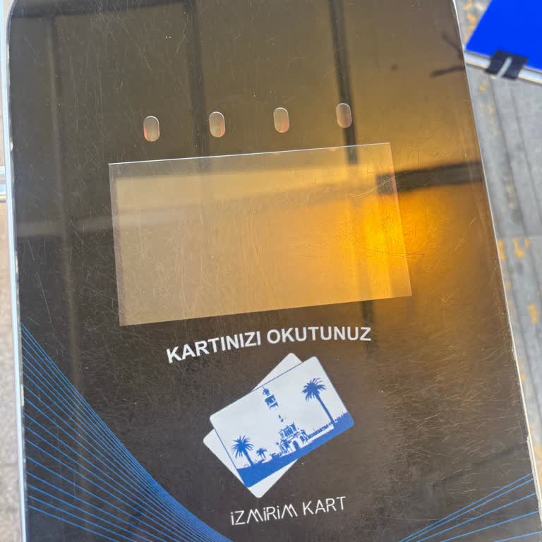 İzmir Büyükşehir Belediyesi Bostanlı İskele Tramvay Turnikesinde Geçiş Yapamama