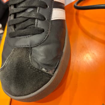 FLO Mağazası Adidas Court Base Ayakkabısının Kısa Sürede Yıpranması Ve İade Reddi
