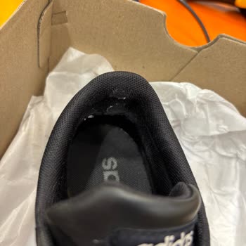 FLO Mağazası Adidas Court Base Ayakkabısının Kısa Sürede Yıpranması Ve İade Reddi