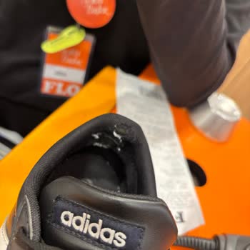 FLO Mağazası Adidas Court Base Ayakkabısının Kısa Sürede Yıpranması Ve İade Reddi