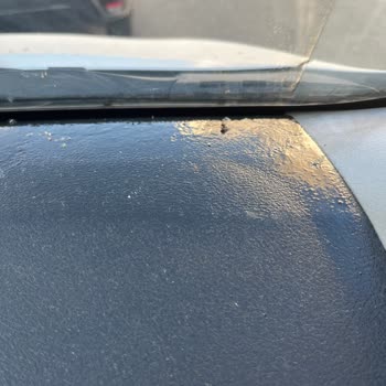 Göğüs Bölümündeki Erimiş Ve Yapışkan Yüzeyin Ücretsiz Değişimini Talep Ediyorum