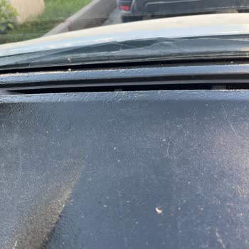 Göğüs Bölümündeki Erimiş Ve Yapışkan Yüzeyin Ücretsiz Değişimini Talep Ediyorum