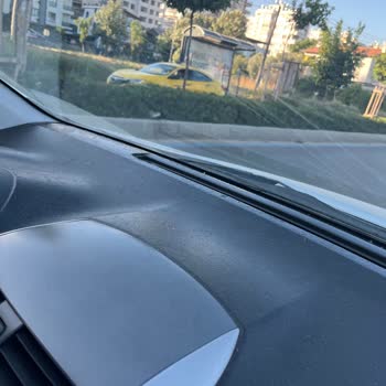 Göğüs Bölümündeki Erimiş Ve Yapışkan Yüzeyin Ücretsiz Değişimini Talep Ediyorum