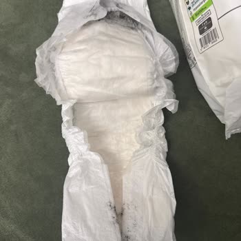 Şok Market’ten Alınan Bebek Bezleri İç Kısmı Siyah Çıktı