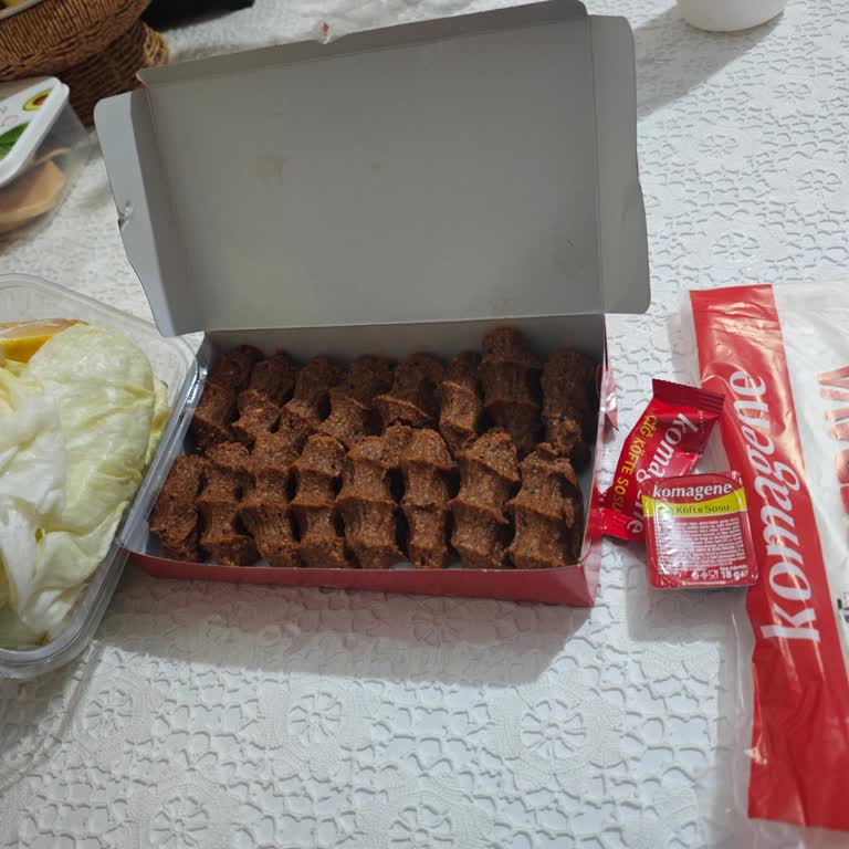 Komagene Şubesinde Yüksek Fiyat, Sadece Marul Ve Limon: Yeşillik Eksikliği