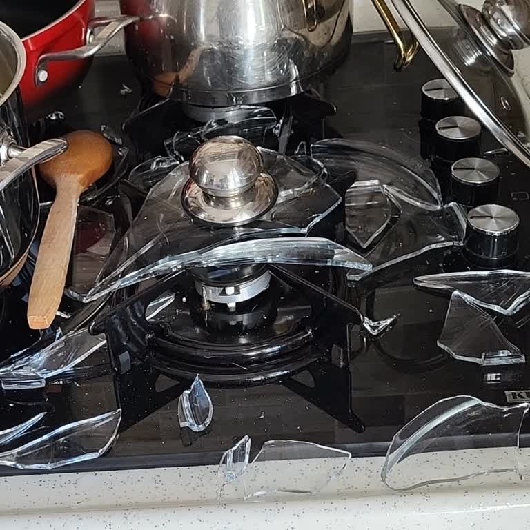 Titanium Professional Tencere Setinde Cam Kapağın Aniden Patlaması Güvenlik Sorunu Yaratıyor
