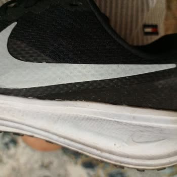 Nike Ayakkabı Logom Temizleme Ürünüyle Soldu, Mağaza Sorumluluk Reddi