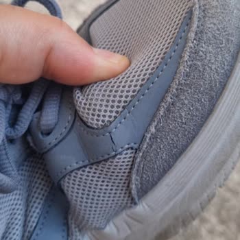 Skechers Arch Fit 2.0 Modeli Kısa Sürede Yırtıldı, Üretim Hatası İddiası