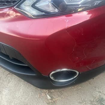 Garajda Saklanan Nissan Qashqai'de Ön Tampon Vernik Aybı İçin Ücretsiz Tamir Talebi