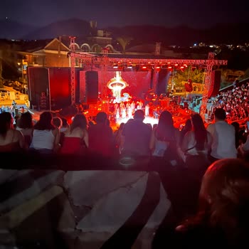 Marmaris Amfi Tiyatro’da Numaralı Koltuk Sorunu Ve Güvensiz Organizasyon