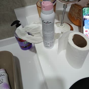 Emotion Deodorant Sızdırması Ruj Ve Banyo Düzenleyicisine Hasar Verdi