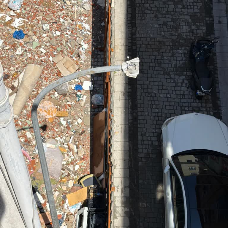 Sokak Aydınlatması Karanlıkta Ve Güvenlik Tehlikede